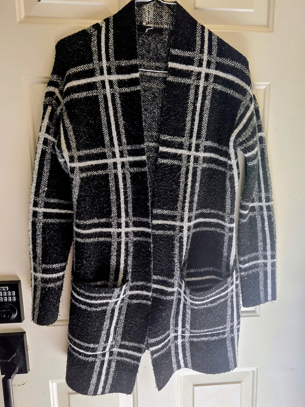 GNW Black, White & Gray Plaid Textured Knit Cardigan